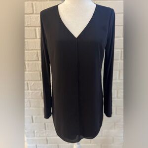 EUC Lysse boutique black tunic-length top, size small.